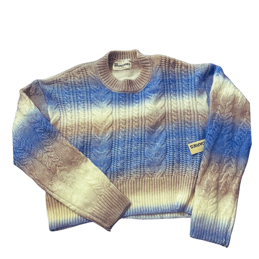 No Boundaries Wome’s Blue & Gray Gradient Sweater Medium
